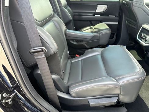Used 2025 Ford Expedition Active AWD/4WD image 9