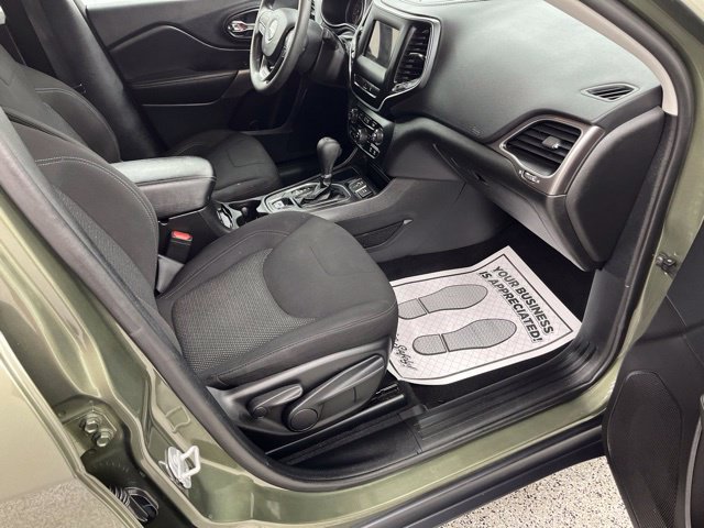 Used 2021 Jeep Cherokee Latitude FWD image 23