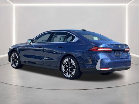 Used 2024 BMW 530i w/ Premium Package image 25