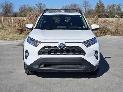 Used 2019 Toyota RAV4 XLE Premium image 2
