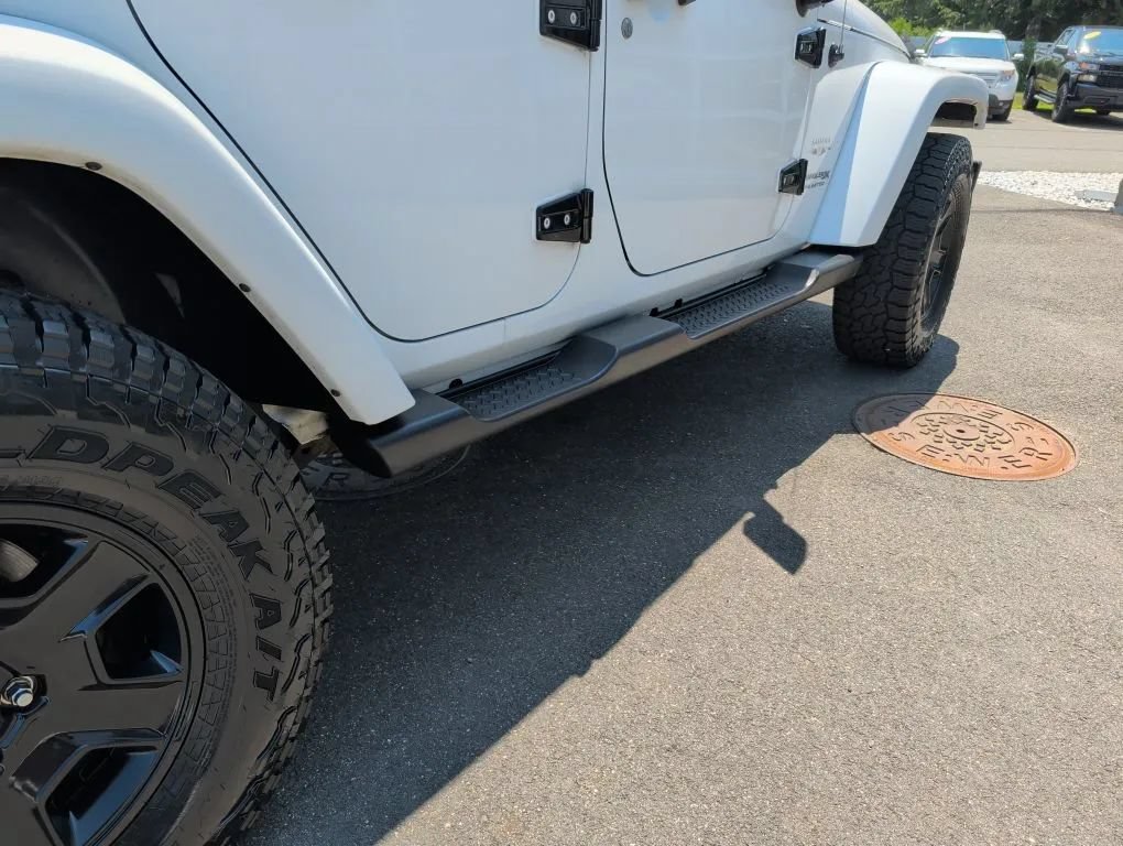 Used 2018 Jeep Wrangler Unlimited Sahara AWD/4WD image 19