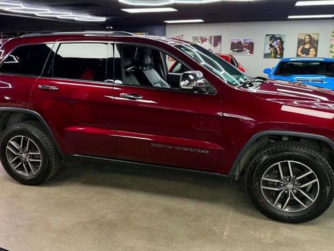 Used 2017 Jeep Grand Cherokee Limited AWD/4WD image 5