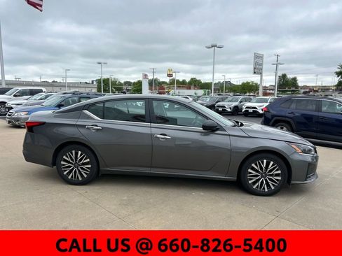 Used 2025 Nissan Altima 2.5 SV FWD image 5