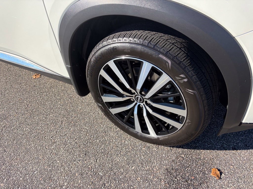 Used 2024 Nissan Pathfinder Platinum AWD/4WD image 10