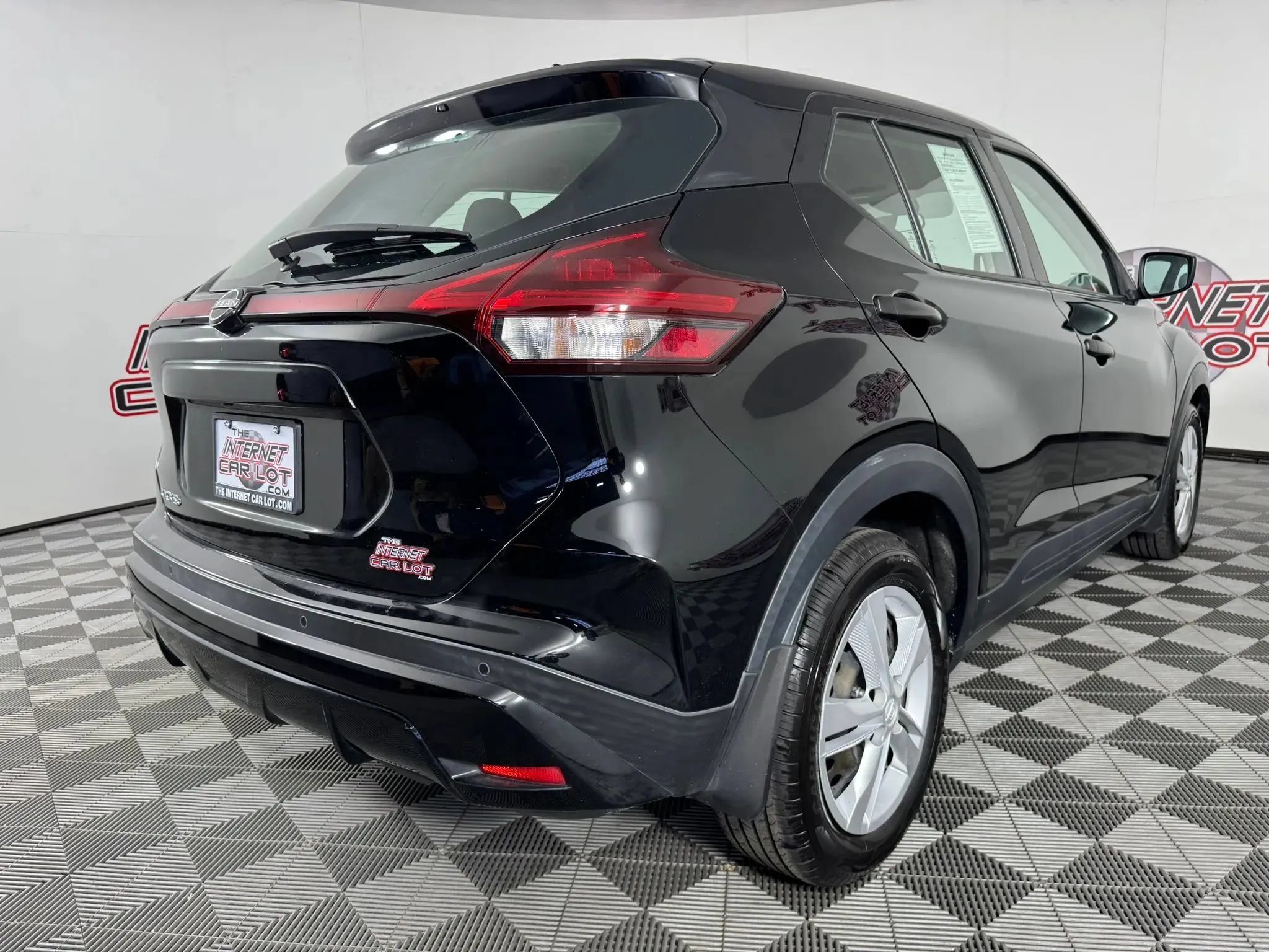 Used 2022 Nissan Kicks S FWD image 27