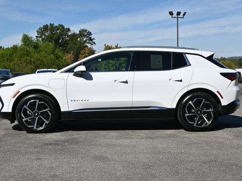 Used 2025 Chevrolet Equinox EV LT w/ Convenience Package image 6