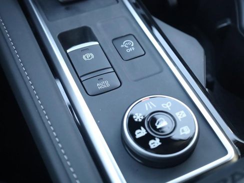 New 2026 Nissan Pathfinder SL image 19