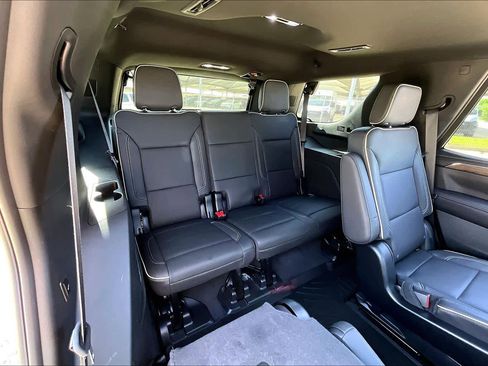 Used 2023 Chevrolet Tahoe Premier w/ Advanced Technology Package AWD/4WD image 20