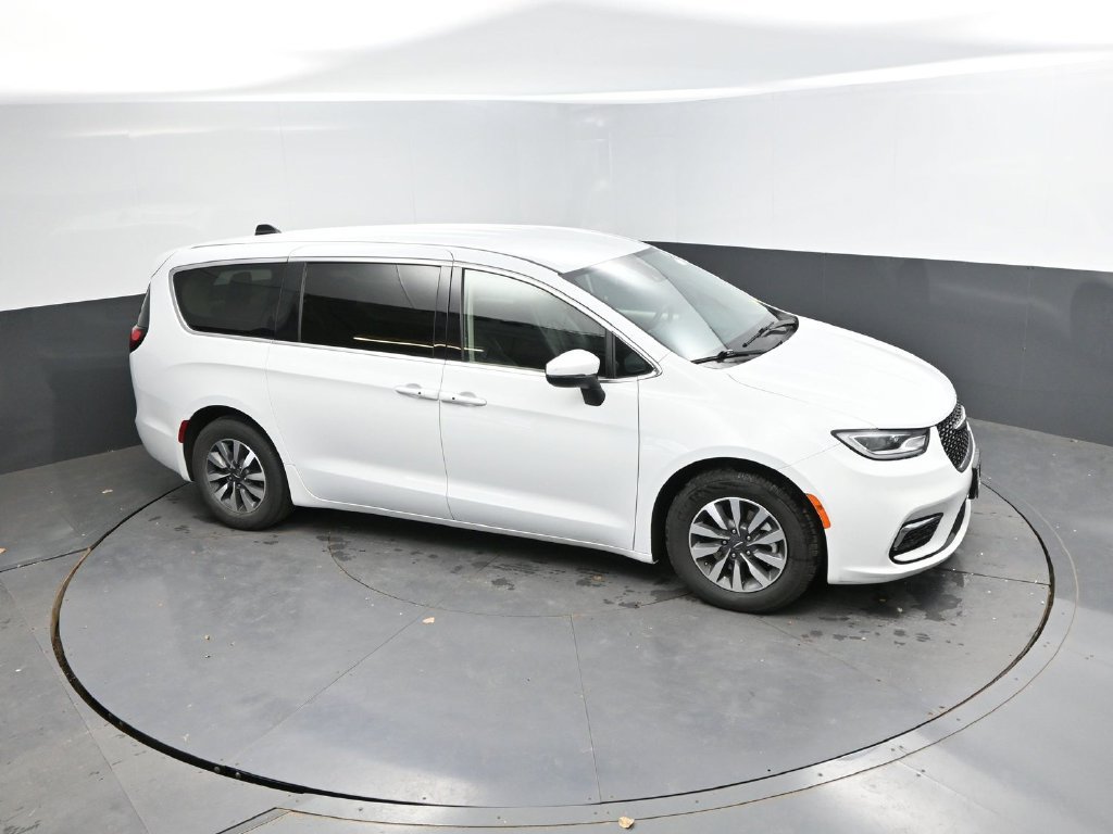 Used 2023 Chrysler Pacifica Touring-L FWD image 23