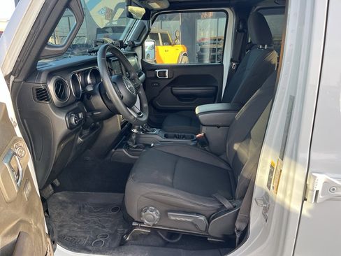 Used 2023 Jeep Gladiator Sport image 17