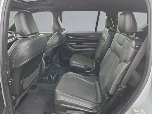 Used 2023 Jeep Grand Cherokee L Laredo image 23