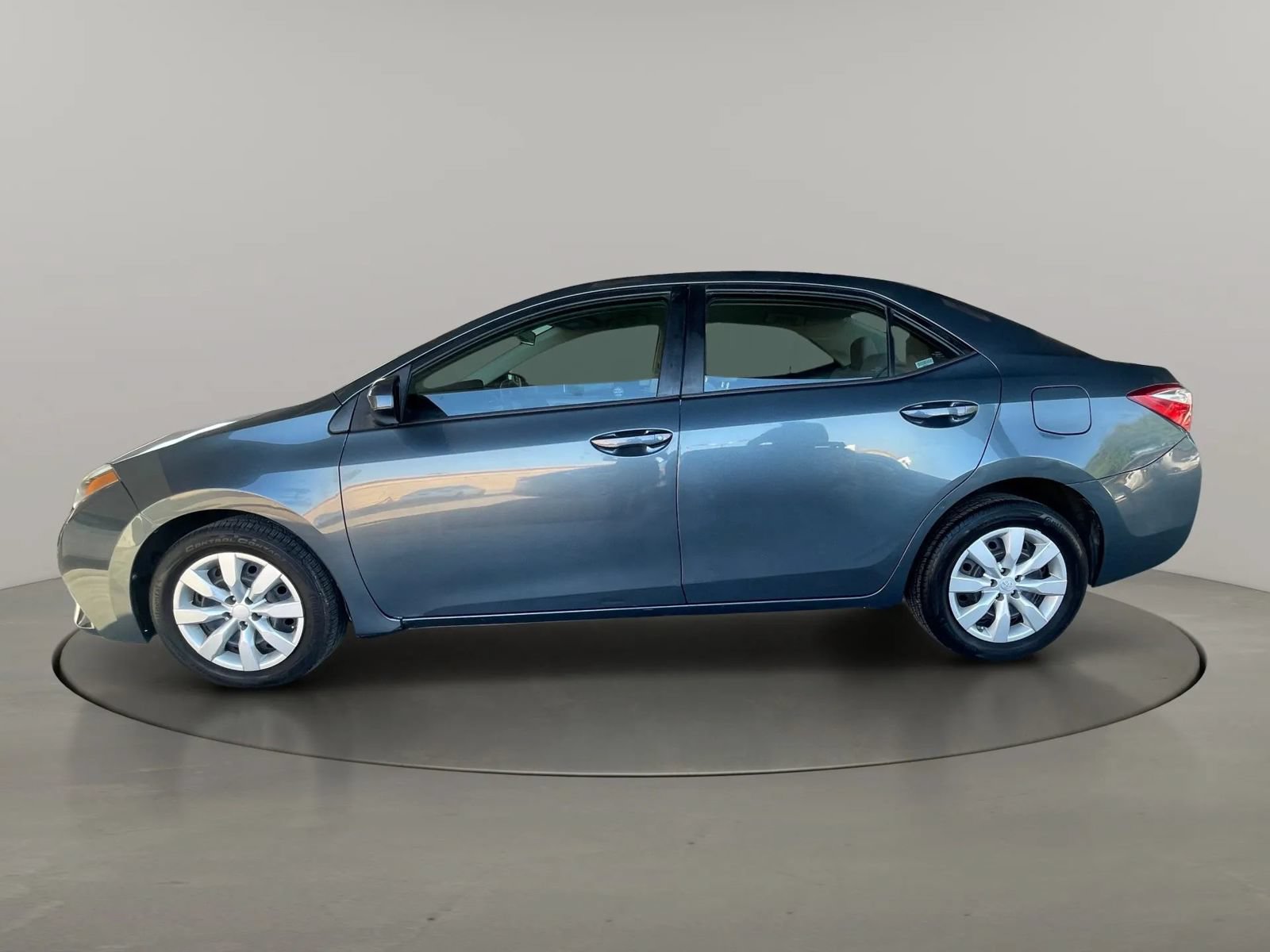 Used 2014 Toyota Corolla LE FWD image 2