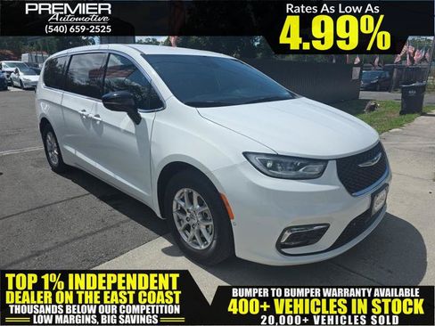 Used 2025 Chrysler Pacifica Select FWD image 1