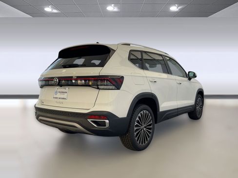 New 2026 Volkswagen Taos SE image 9