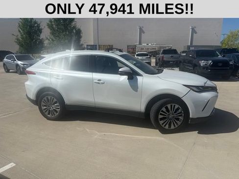Used 2023 Toyota Venza XLE AWD/4WD image 2
