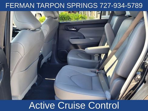 Used 2023 Toyota Highlander XLE image 14