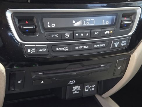 Used 2021 Honda Pilot Touring image 20