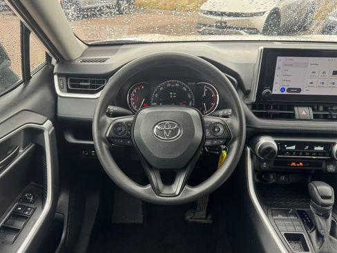 Used 2024 Toyota RAV4 LE AWD/4WD image 10