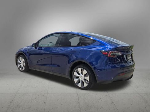 Used 2024 Tesla Model Y Long Range AWD/4WD image 4