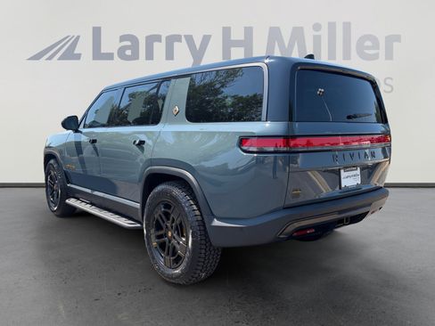 Used 2025 Rivian R1S Premium AWD/4WD image 3