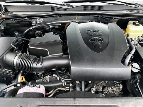 Used 2023 Toyota Tacoma TRD Off-Road image 9