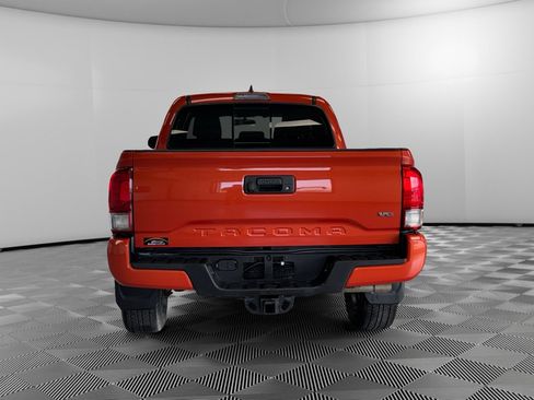 Used 2017 Toyota Tacoma TRD Sport image 7