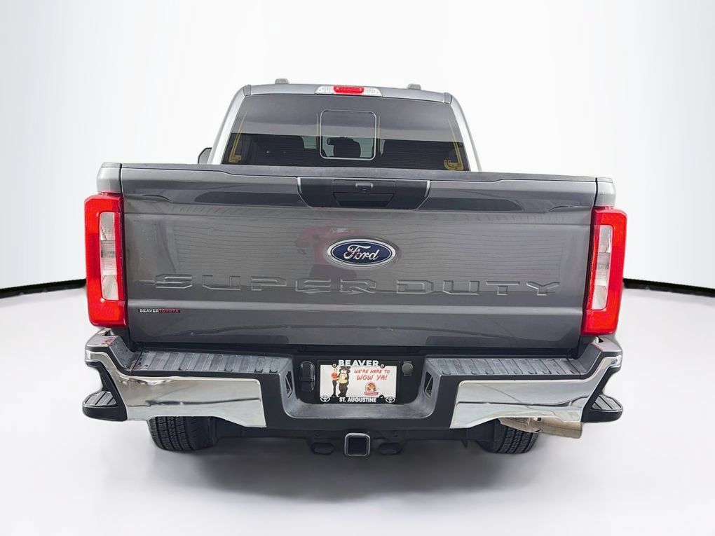 Used 2023 Ford F350 4x4 Crew Cab Super Duty image 8