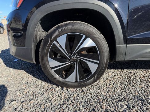 Used 2025 Volkswagen Taos SE image 30