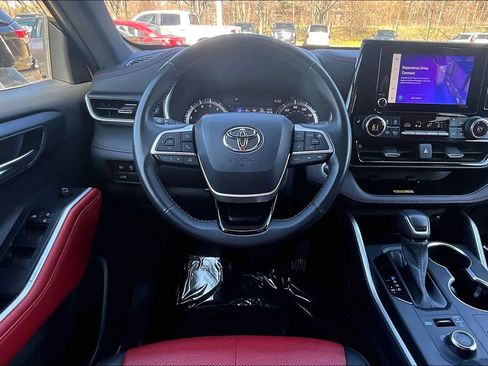 Used 2024 Toyota Highlander XSE image 6