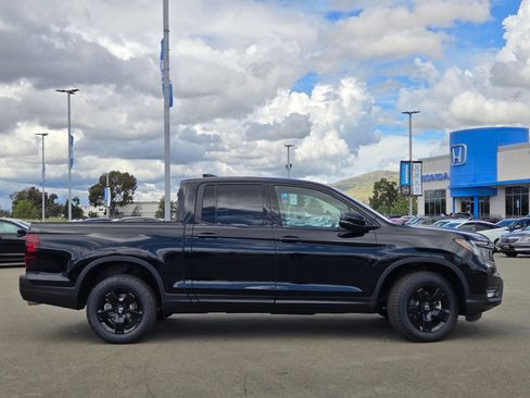 New 2026 Honda Ridgeline Black Edition image 3