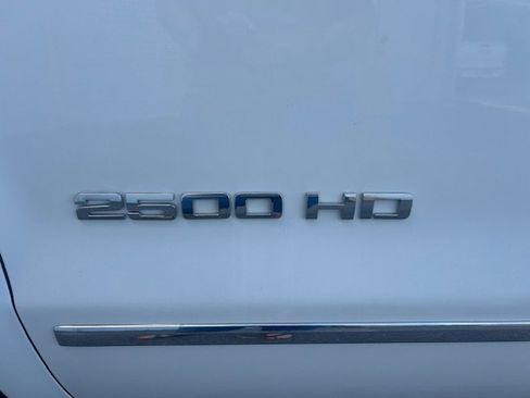 Used 2019 GMC Sierra 2500 SLT w/ Duramax Plus Package AWD/4WD image 9