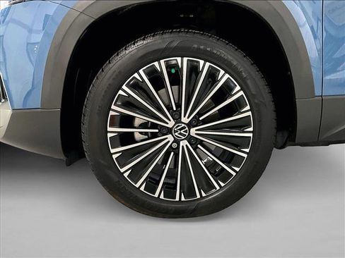 Used 2025 Volkswagen Taos SE FWD image 10