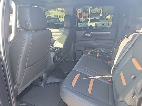 Used 2025 GMC Sierra 1500 AT4 w/ AT4 Preferred Package image 9