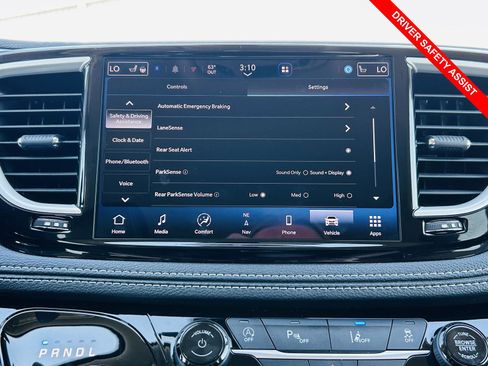 Used 2023 Chrysler Pacifica Touring-L w/ Uconnect Theater Family Group image 10