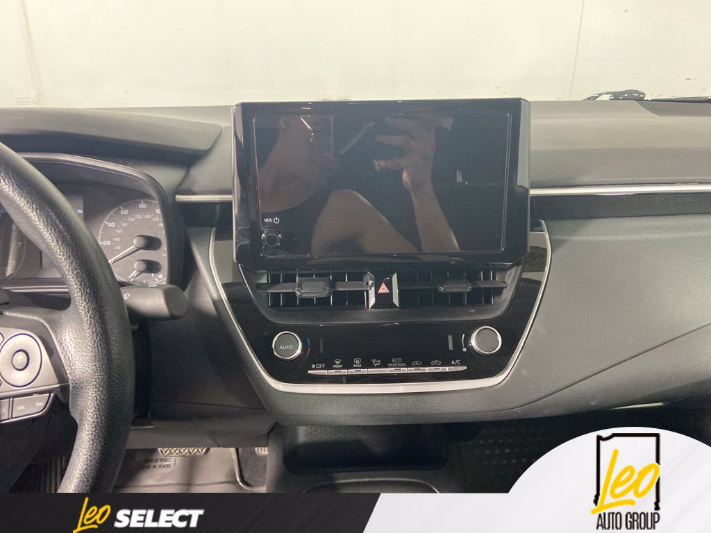 Used 2025 Toyota Corolla LE FWD image 14