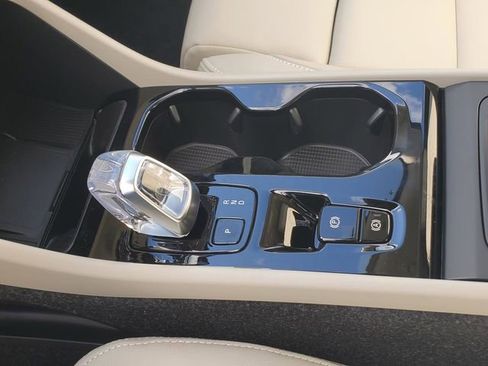 New 2026 Volvo XC40 B5 Ultra w/ Protection Package Premier image 25