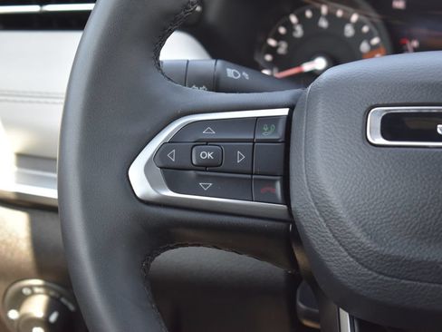 Used 2025 Jeep Compass Limited AWD/4WD image 17