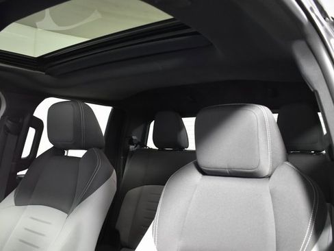 Used 2024 Toyota Tacoma TRD Off-Road image 10