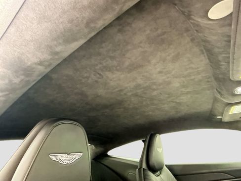 Used 2018 Aston Martin DB11 V12 RWD image 16