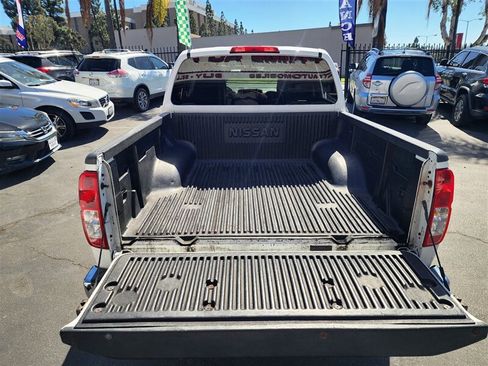 Used 2013 Nissan Frontier SV image 5
