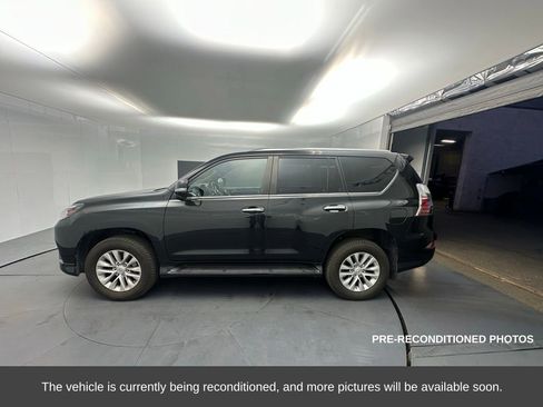Used 2023 Lexus GX 460 Premium image 2