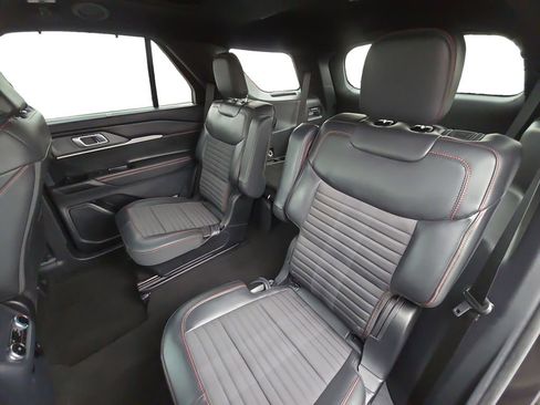 Used 2025 Ford Explorer ST-Line w/ Premium Package image 15