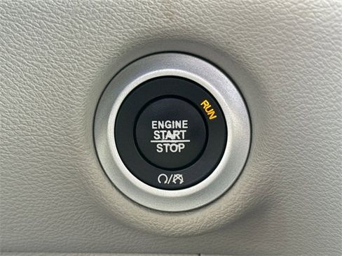 Used 2020 Chrysler Pacifica Touring-L image 25