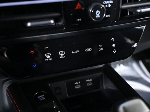 Used 2025 Nissan Kicks SR image 18