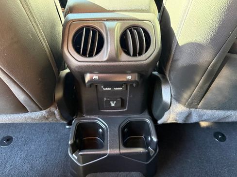 Used 2021 Jeep Gladiator Overland image 16