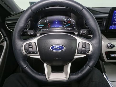 Used 2023 Ford Explorer XLT w/ Equipment Group 202A AWD/4WD image 29