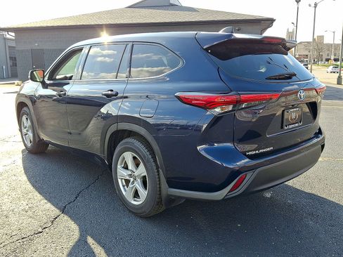Used 2022 Toyota Highlander LE AWD/4WD image 21