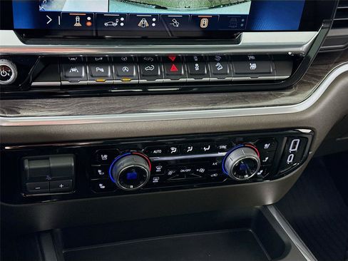 New 2026 Chevrolet Silverado 1500 LTZ w/ LTZ Premium Package AWD/4WD image 9