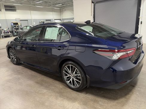 Used 2022 Toyota Camry XLE image 5