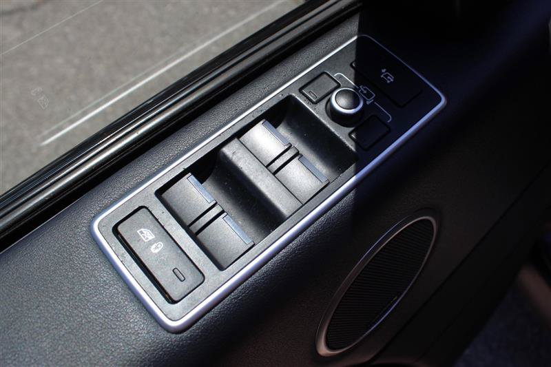 Used 2016 Land Rover Range Rover HSE AWD/4WD image 13